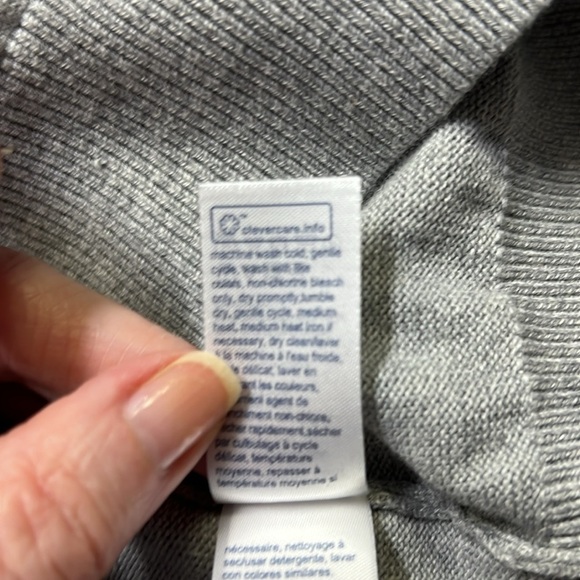 Tommy Hilfiger Light Gray V-Neck Sweater - Picture 7 of 7
